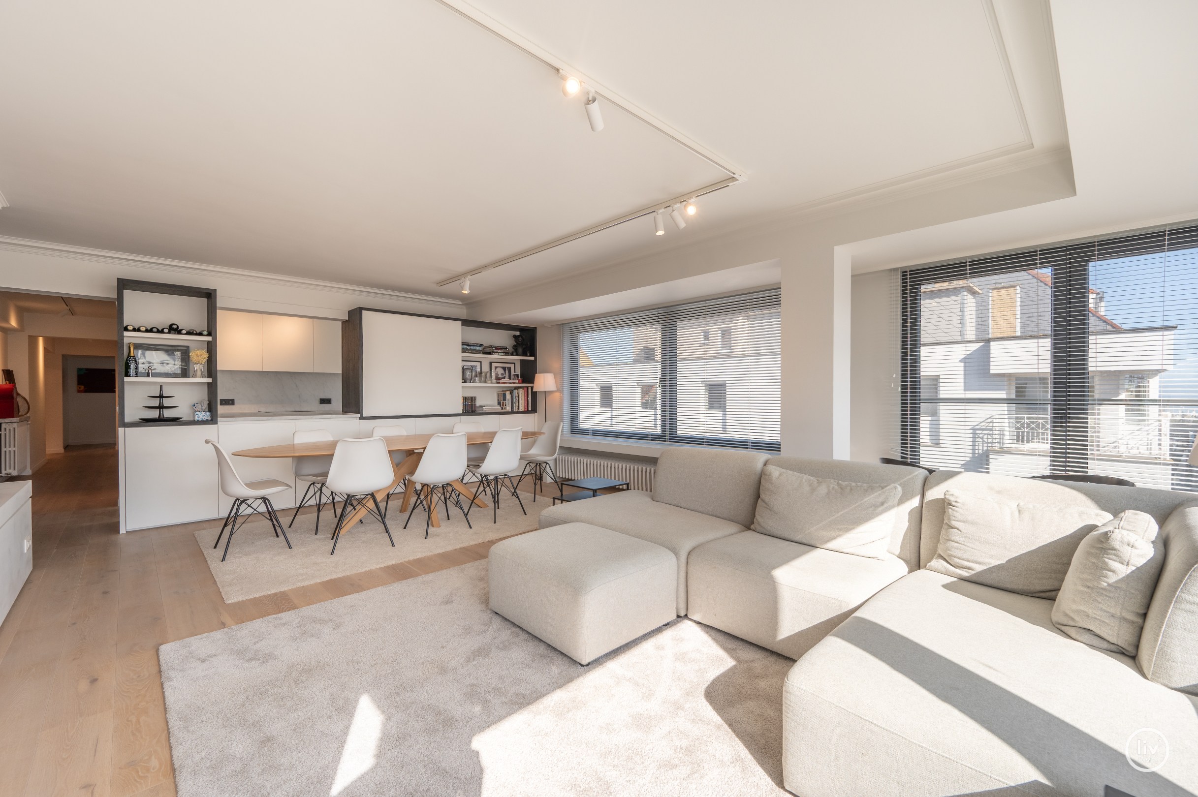 Volledig afgewerkt Hoekappartement + studio centraal gelegen in Knokke 