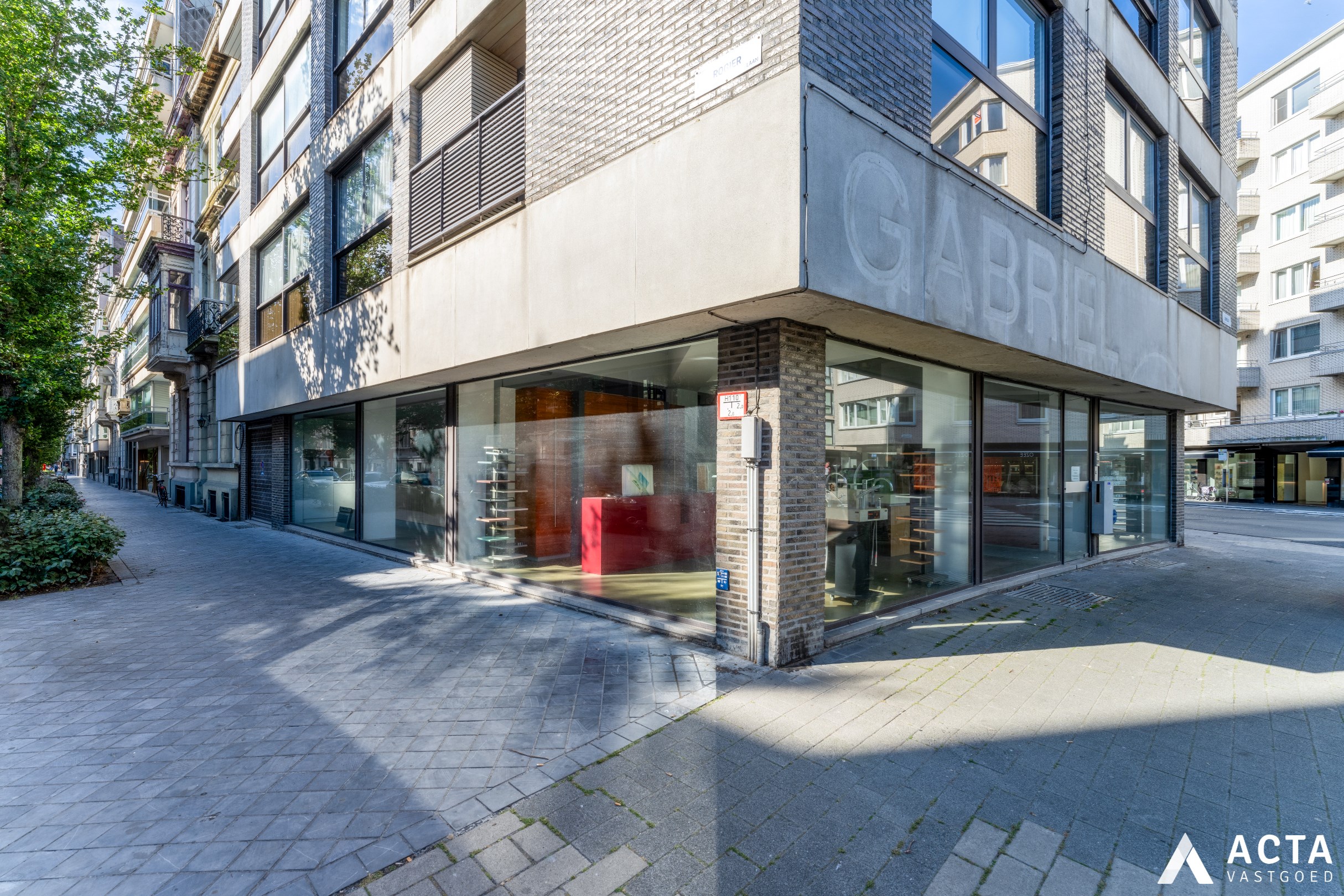 Uitstekend gelegen handelspand met uitzonderlijke visibiliteit 