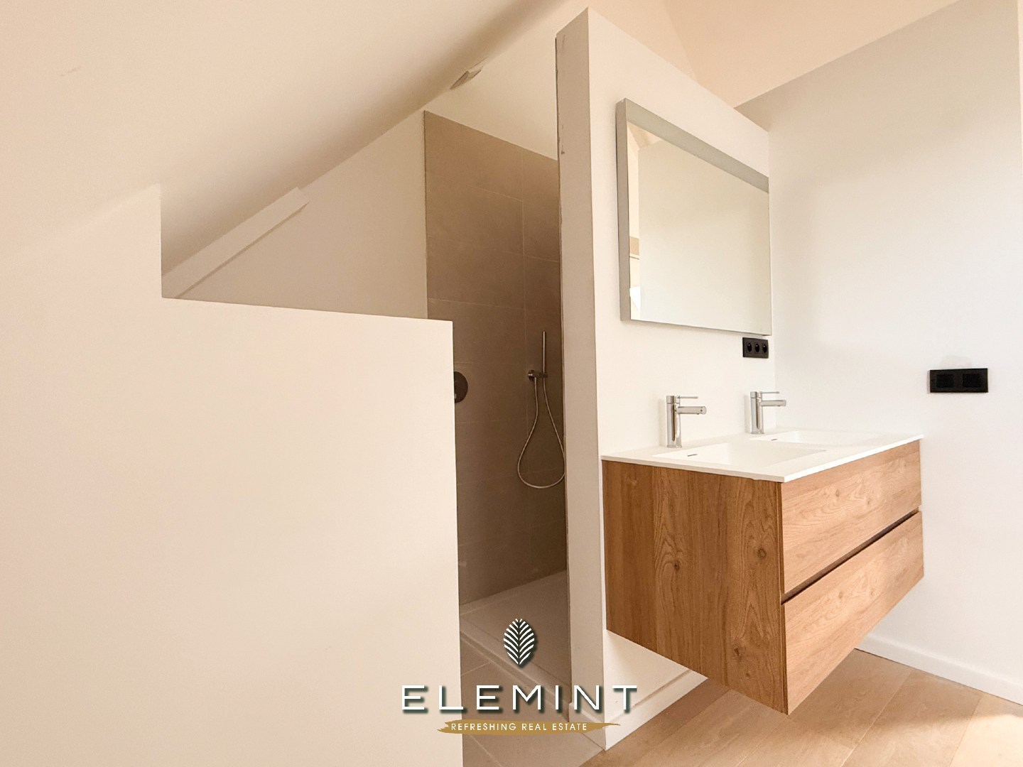 Energiezuinig halfopen ruime woning met garage te Oudenaarde 