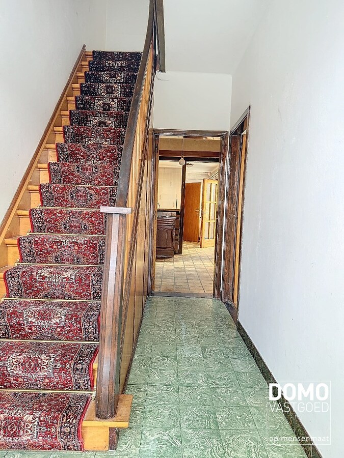 Op te frissen rijwoning met stadstuin gelegen te Hasselt. 