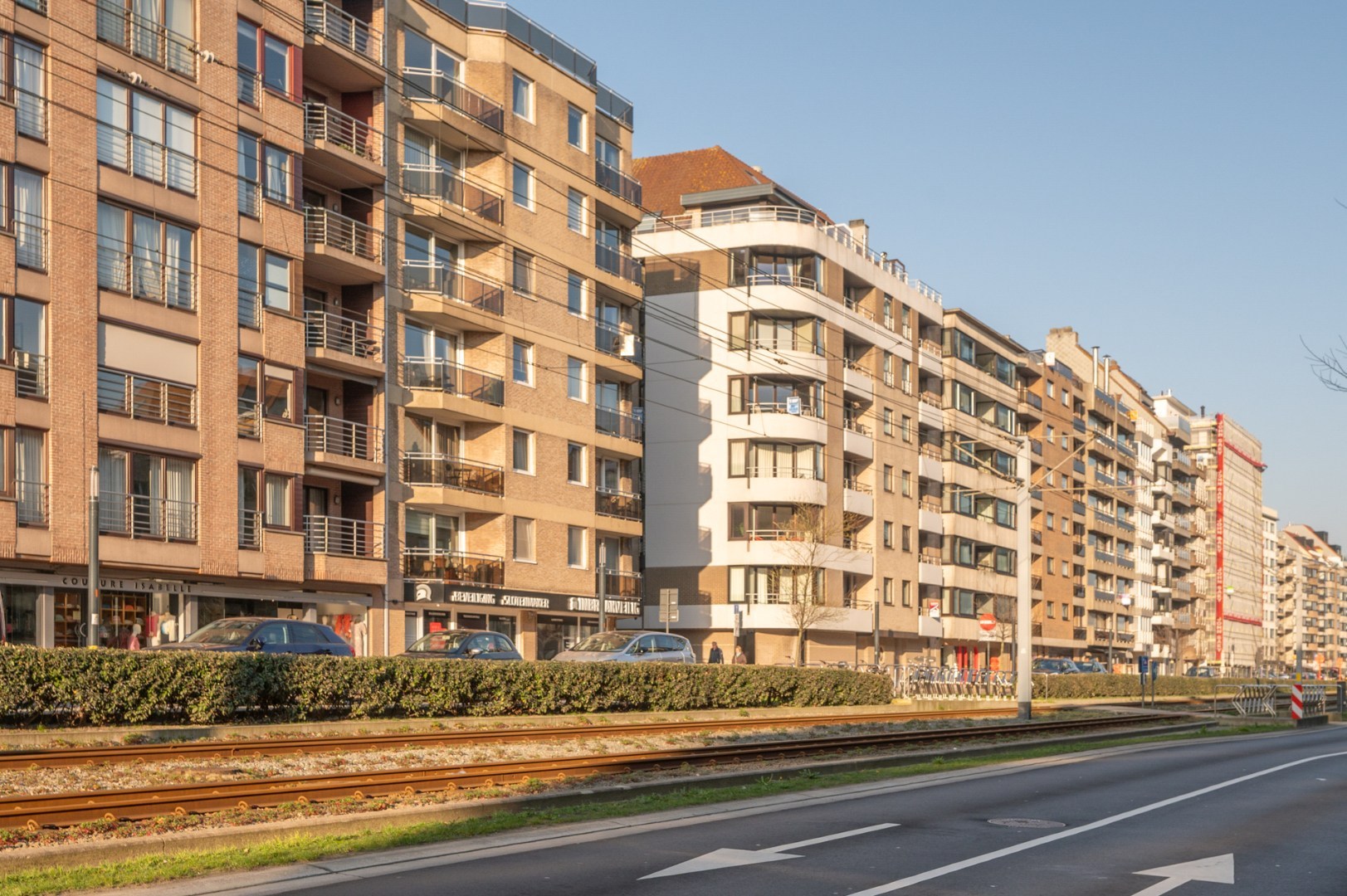 Uiterst ruim appartement met 3 slaapkamers en 2 badkamers 