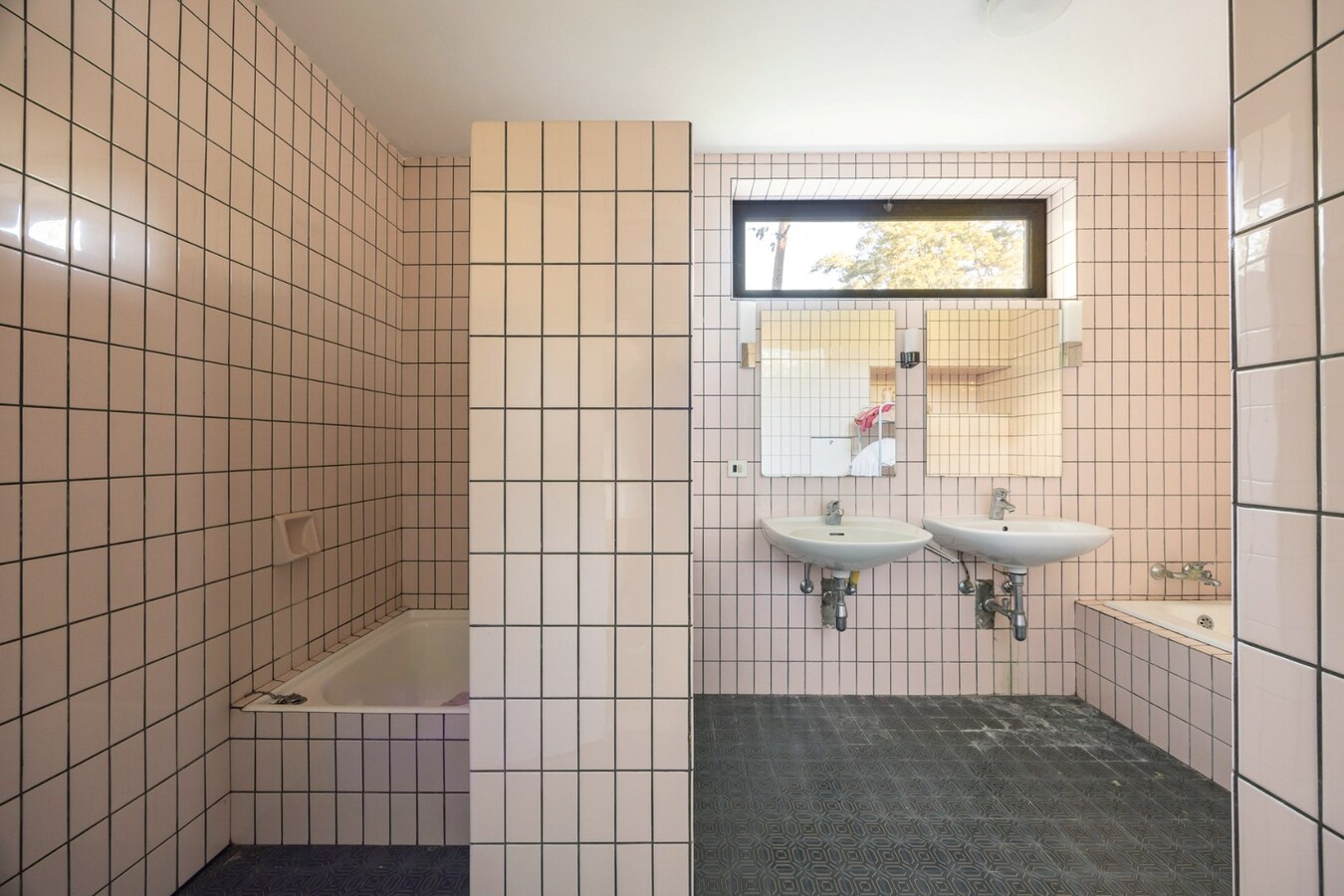 Te renoveren villa met 5 slaapkamers en prachtige tuin op toplocatie 