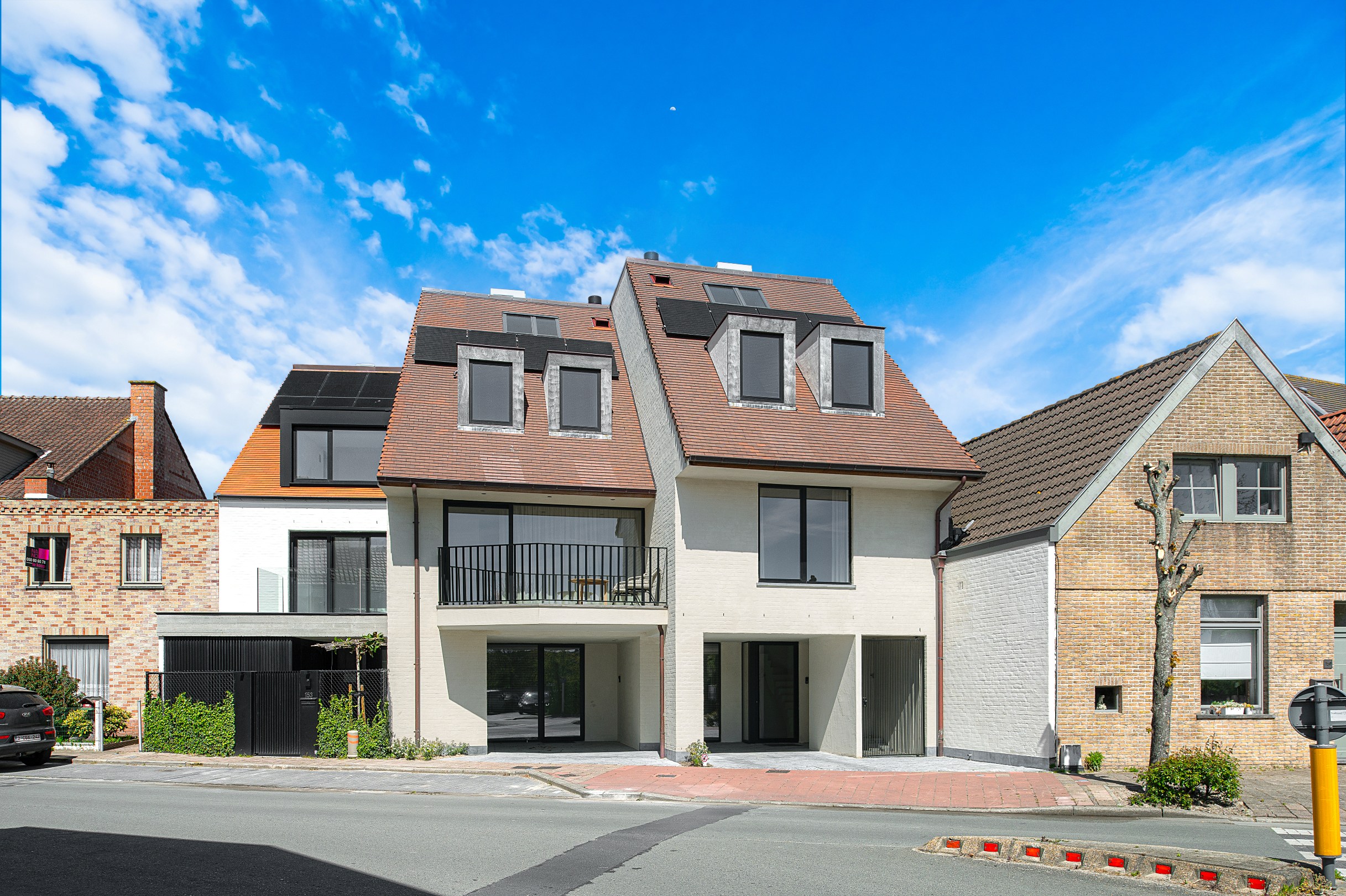 Prachtig afgewerkte nieuwbouwwoning met 4 slaapkamers gelegen in het oude Knokke. 