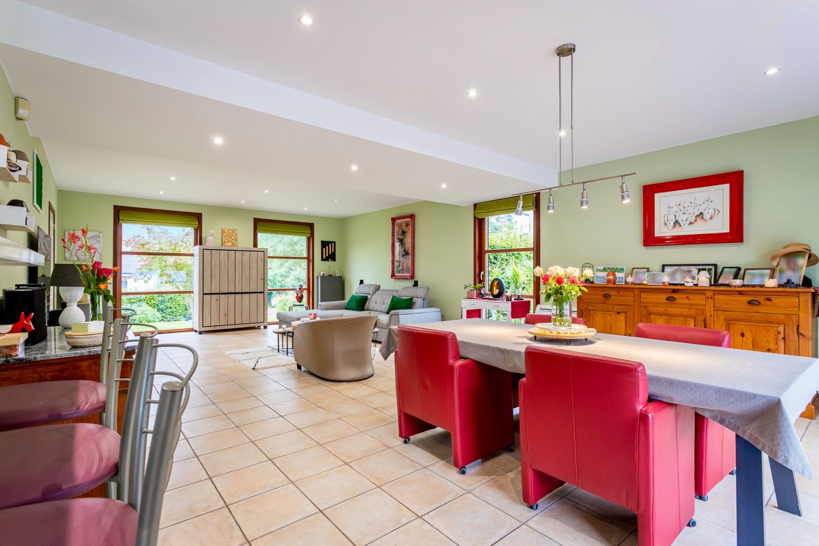 Instapklare woning met 3 slpks, garage, carport en tuin 