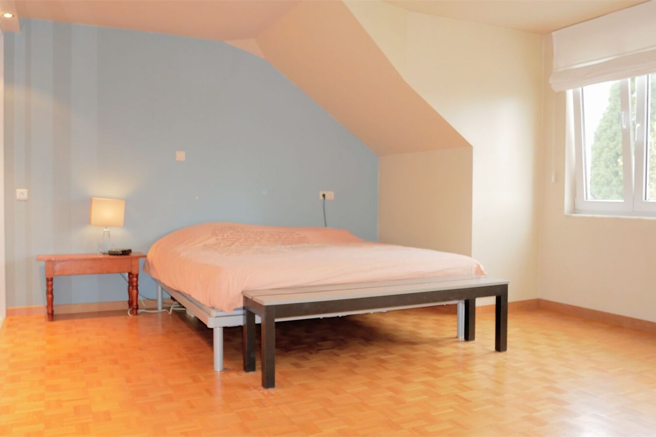 Tijdloze woning op 1254 m² in residentiële wijk 