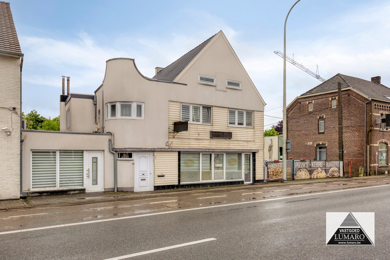 2  woongelegenheden met handelsruimte , grote tuin, 1448 m² 