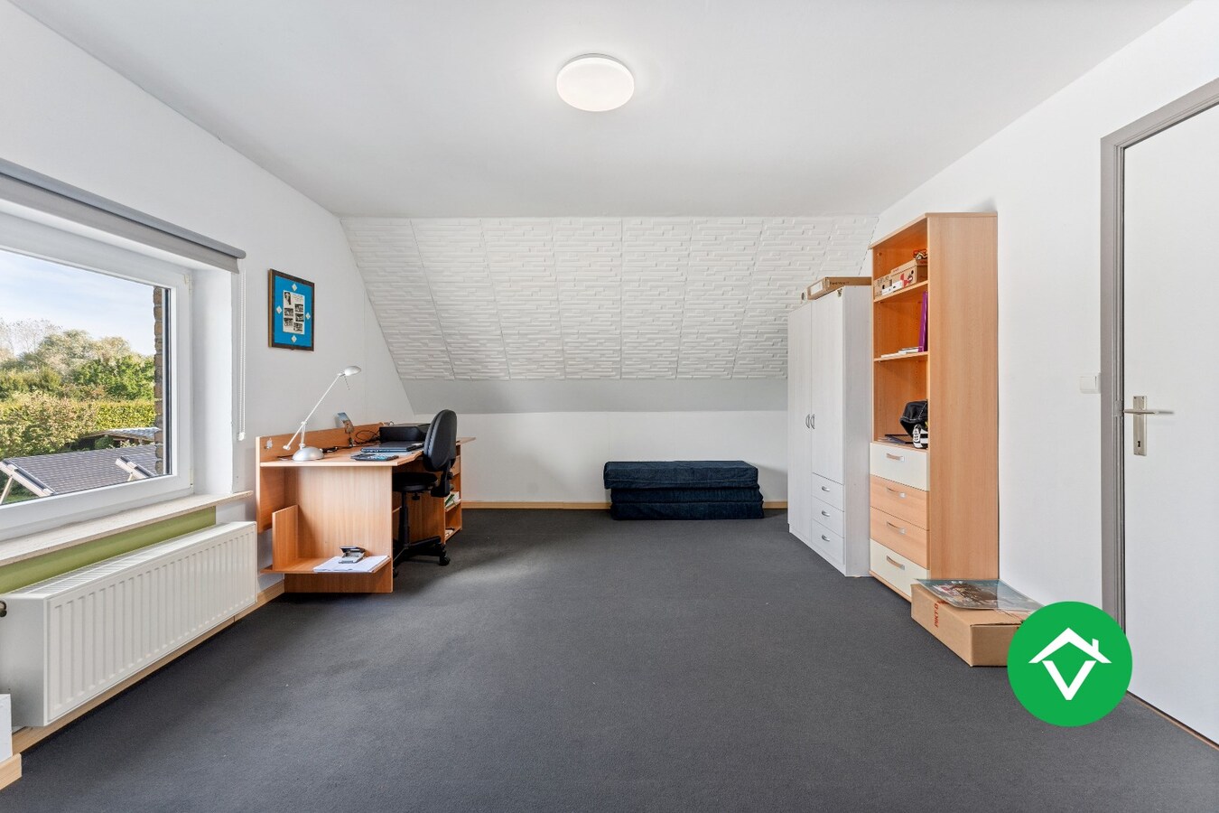 Landelijke woning met bijgebouw en zicht op de velden te koop in Vladslo 