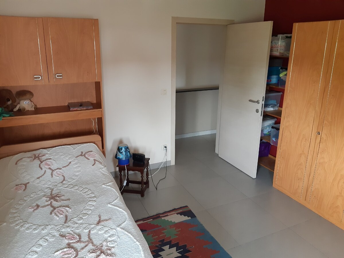 Recente, eigentijdse villa in doodlopende verkaveling ! 