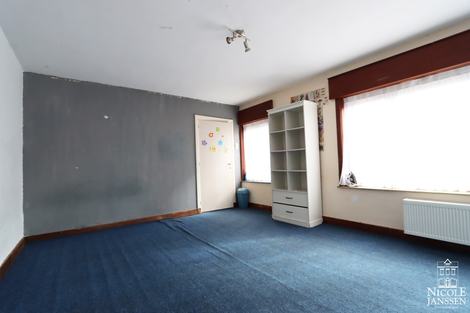 Grote ramen in de slaapkamer