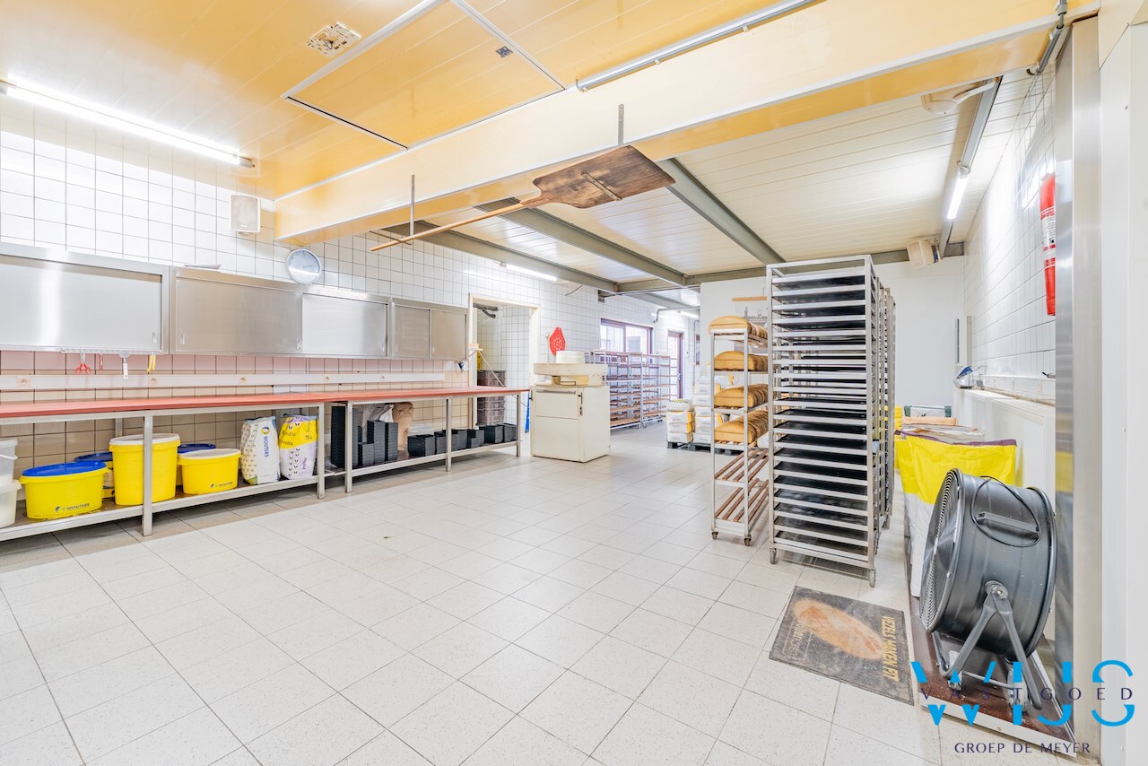 Goed draaiende bakkerij/handelspand te Ertvelde ! 
