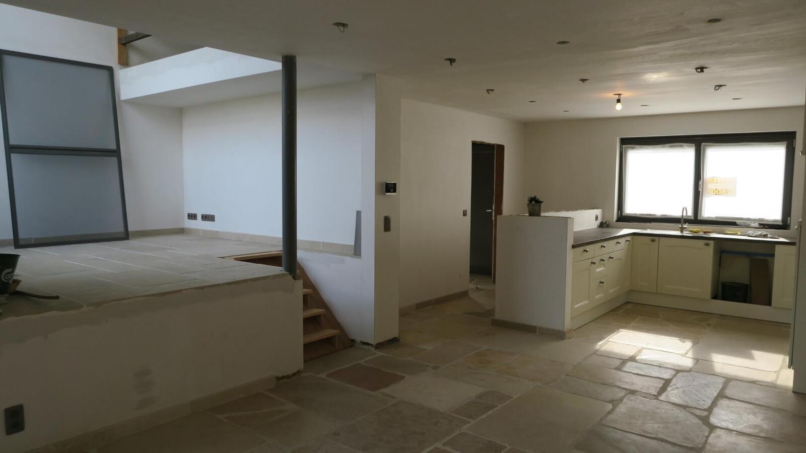 Welgelegen woning op ruim perceel van 1230 m² 