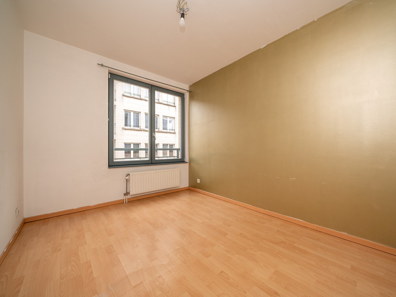 Recent 2-slaapkamer appartement met kelder 