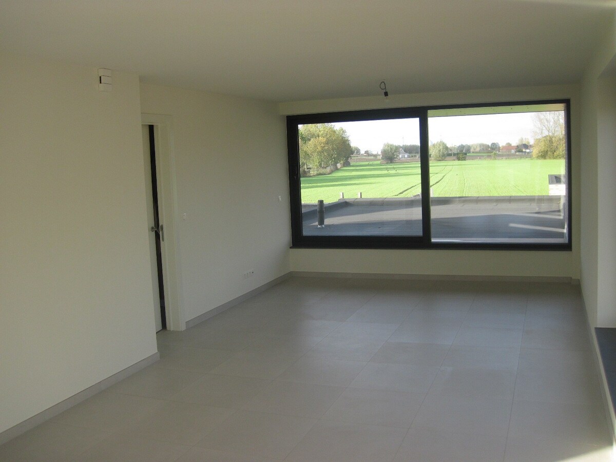 Eigentijds duplex-appartement. Geen vaste kosten !! 