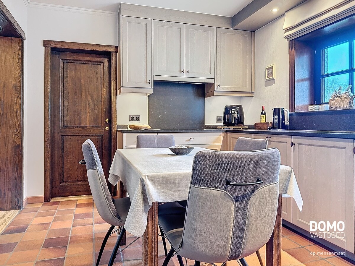 Authentieke open bebouwing met uniek uitzicht en dit in een groene omgeving. 