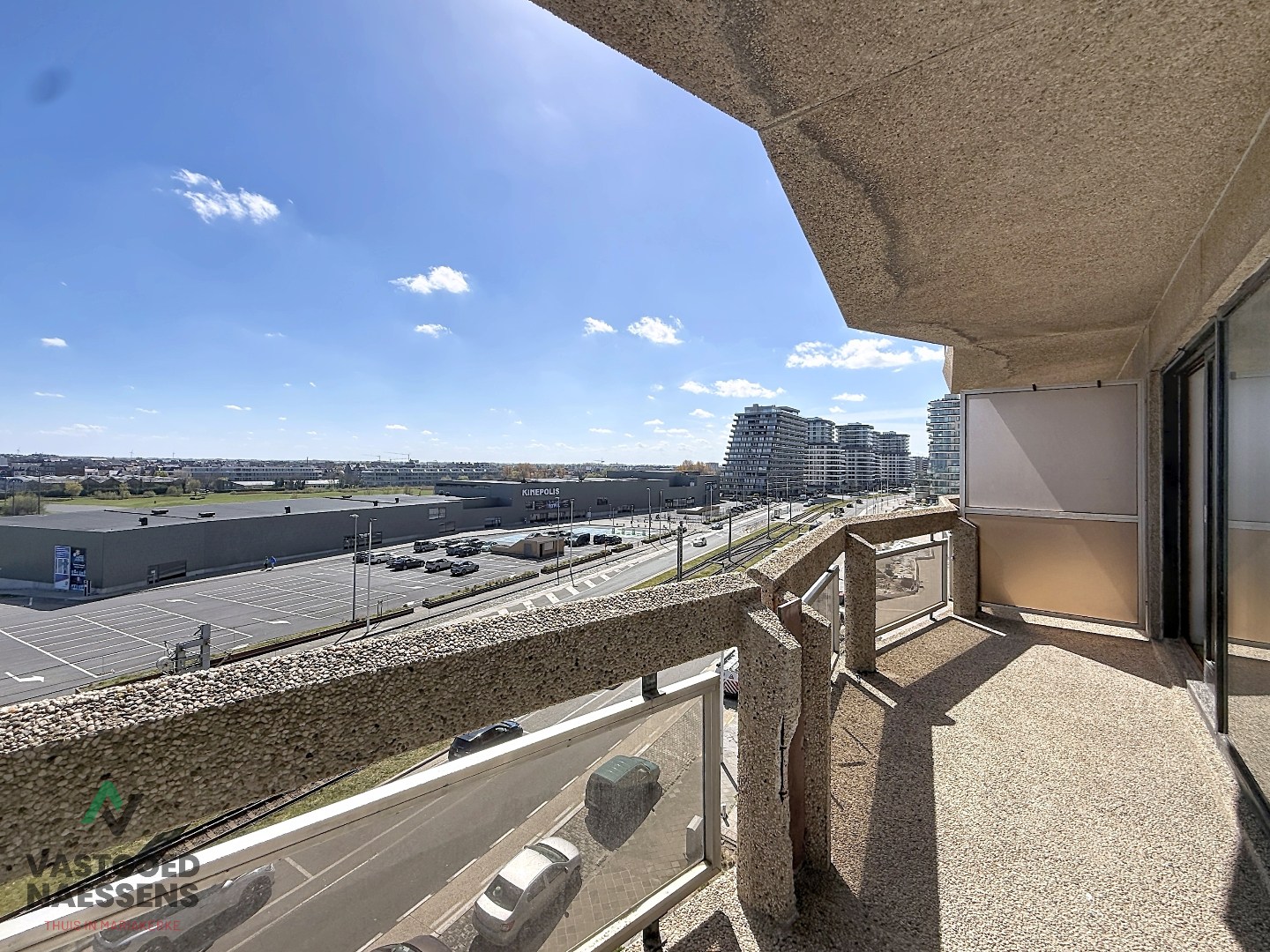 INSTAPKLARE STUDIO MET SLAAPHOEK EN ZONNIG TERRAS 