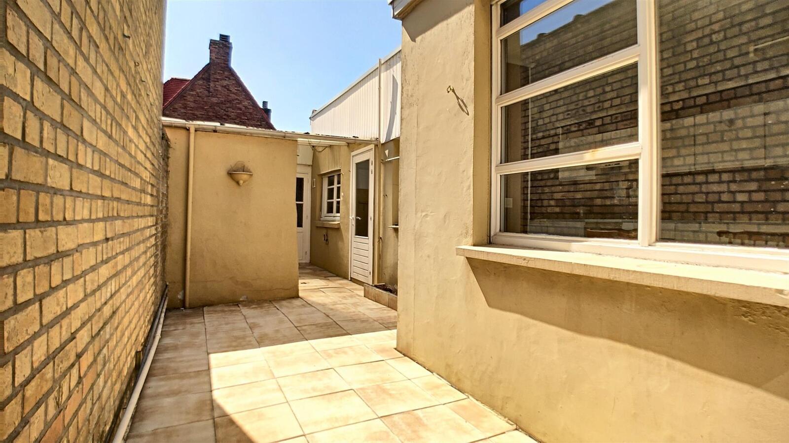 Te renoveren woning met dubbele garage en oprit- Zeebrugge 
