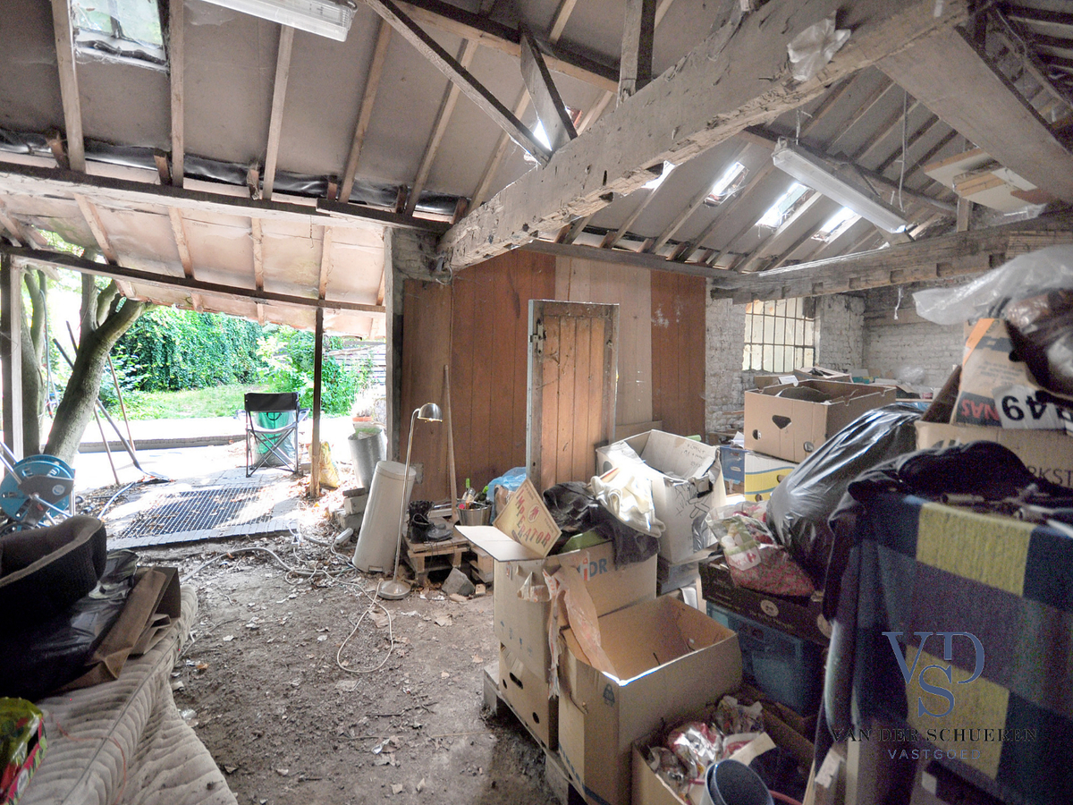 Idyllische woning met schuur. Uitzonderlijk gelegen. 