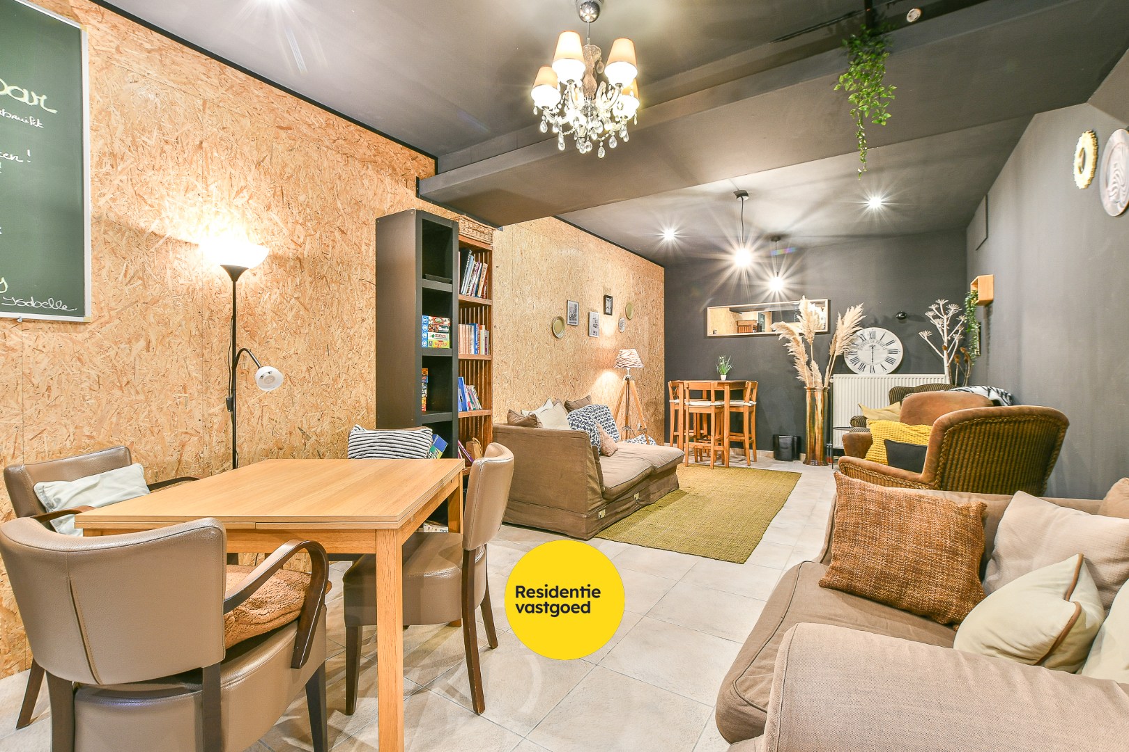 Unieke investeringskans: karaktervol hotel met 18 kamers &amp; woonmogelijkheden te koop! 