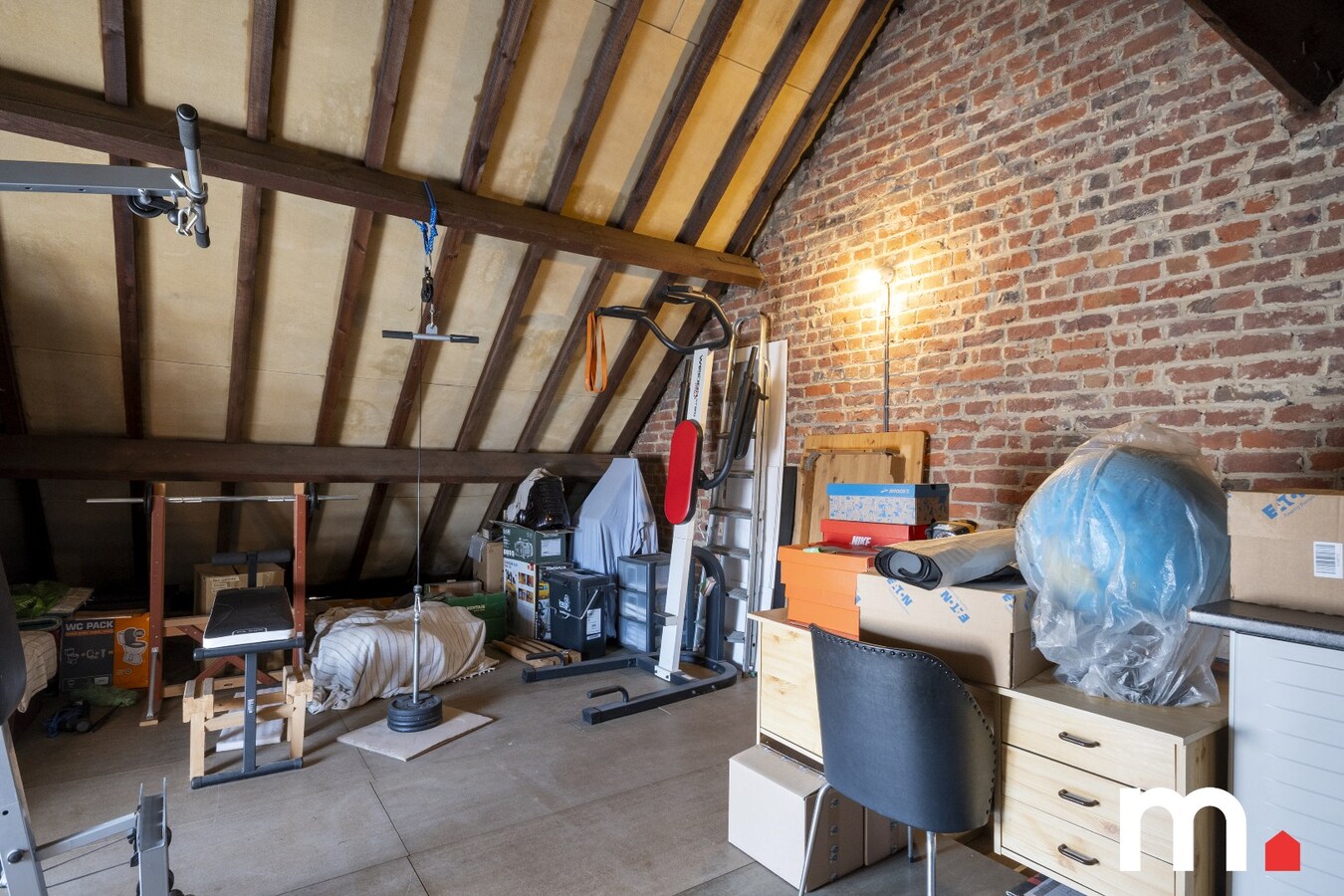 Kloeke half open bebouwing in Desselgem met tuin, terras en garage . 