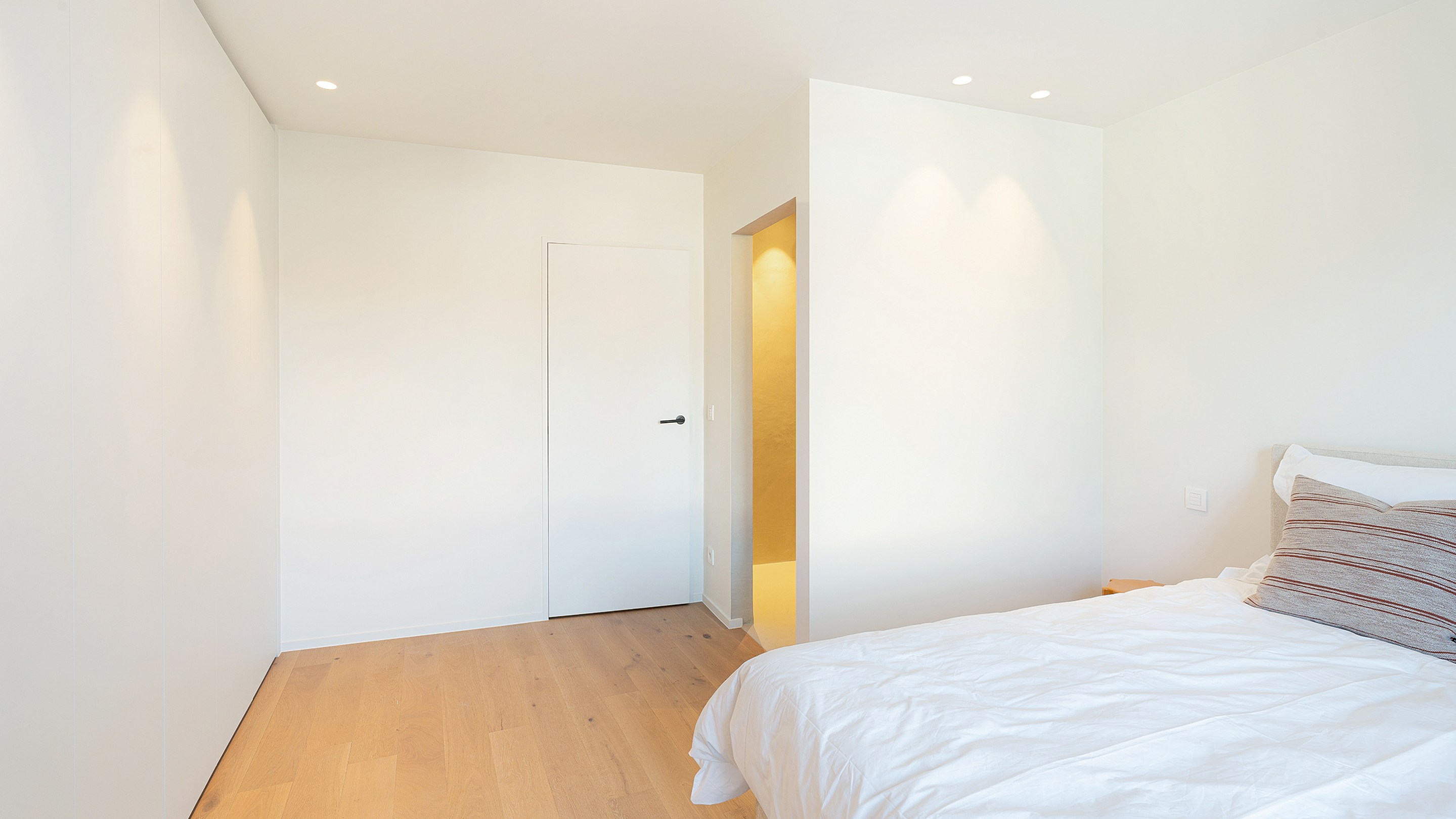 Prachtig afgewerkte nieuwbouwwoning met 4 slaapkamers gelegen in het oude Knokke. 