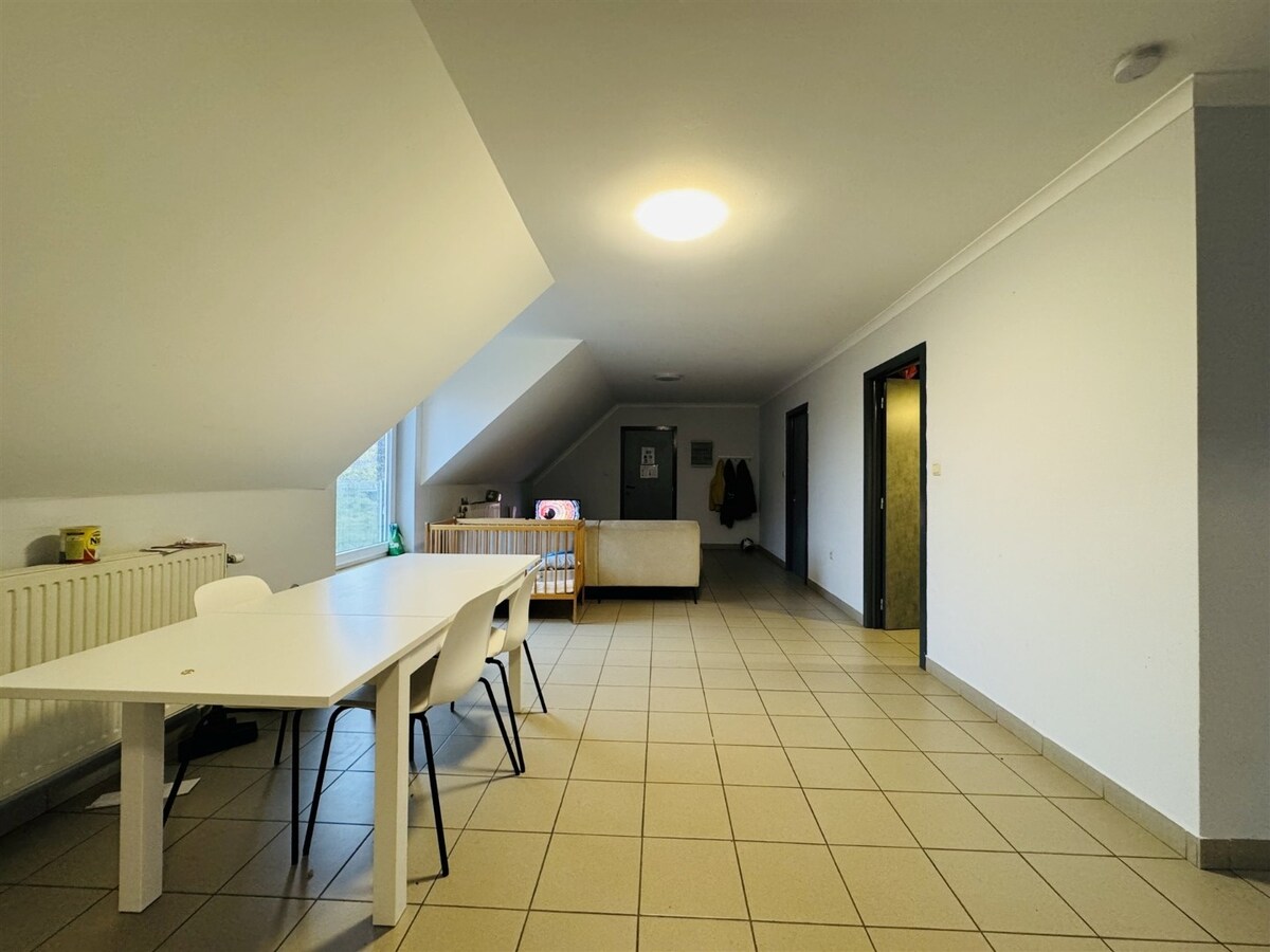 Unieke hoeve met woonst, 3 appartementen en paardenstallen op een ruim perceel van ca 1,2ha te Dilsen-Stokkem 