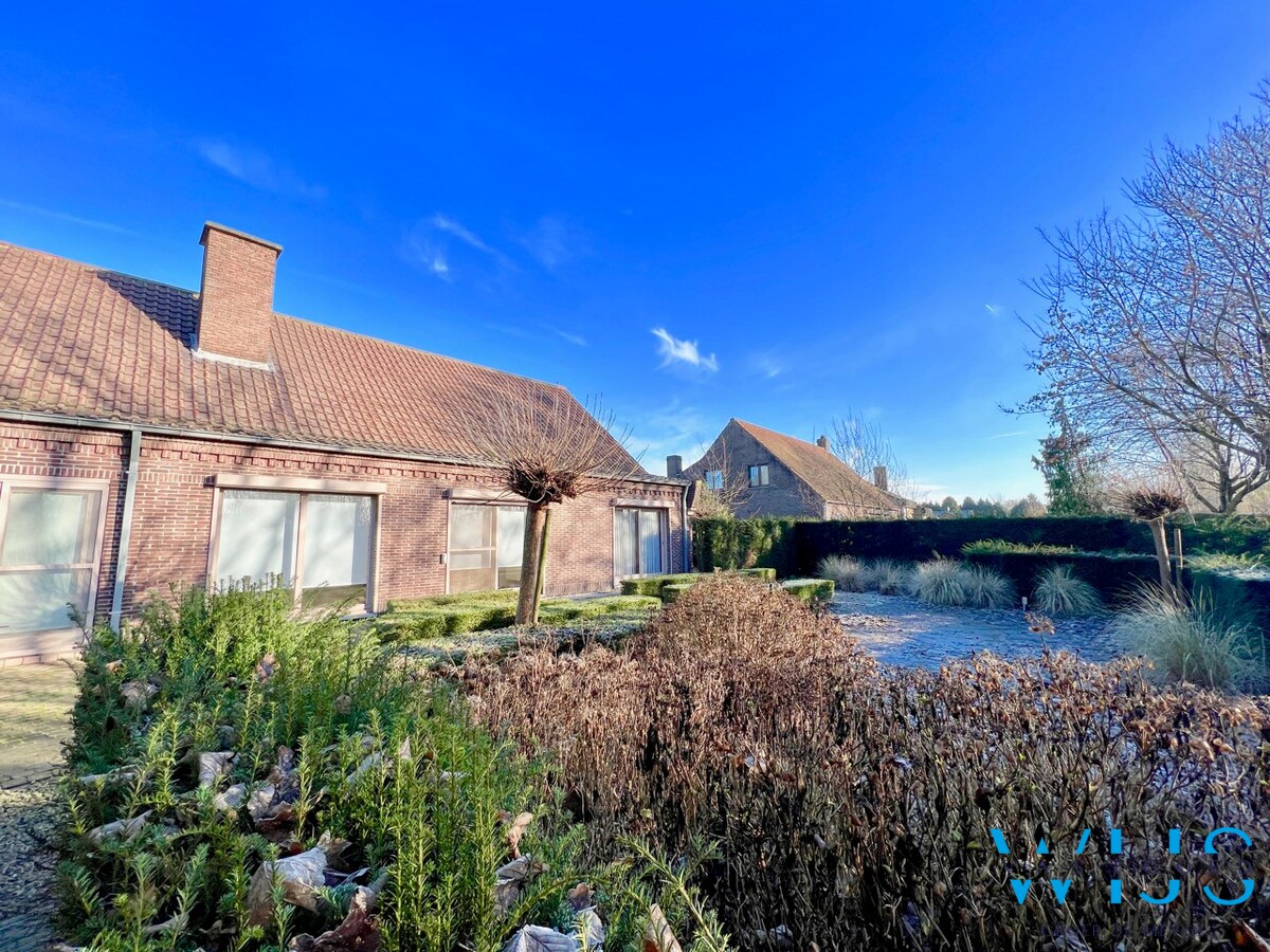 Zeer ruim instapklaar woonhuis ! 