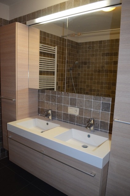 Gelijkvloers appartement met 2 slpks, terras, tuin en garage te Maldegem 