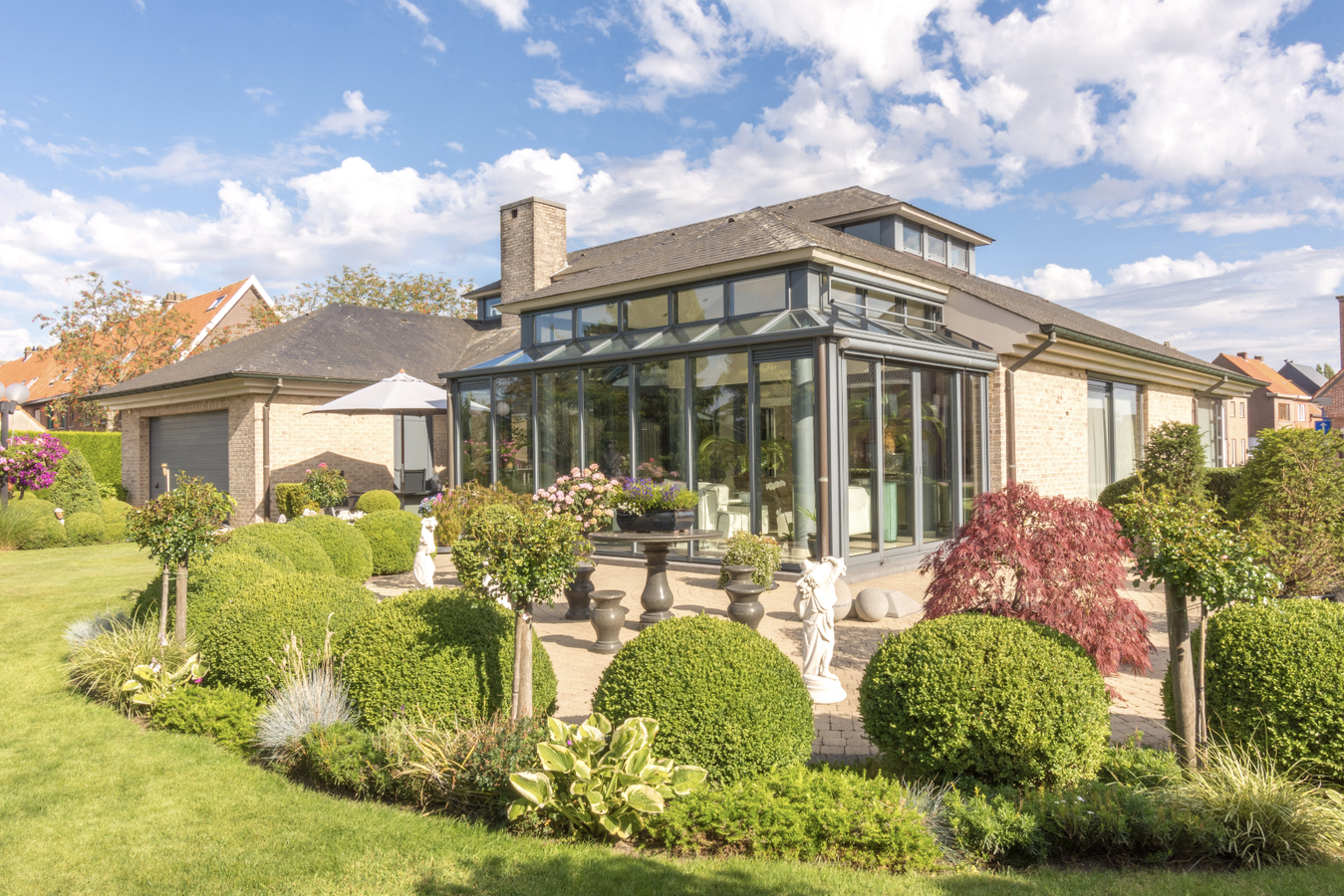 VERKOCHT Lichtrijke villa met prachtige tuin nabij centrum St.-Gillis-Waas 