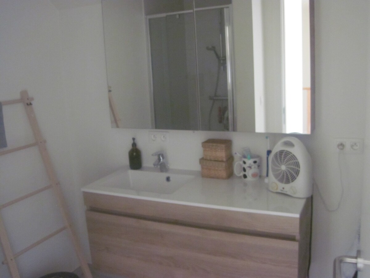 Lichtrijke, ruime duplex!   GEEN VASTE KOSTEN !! 