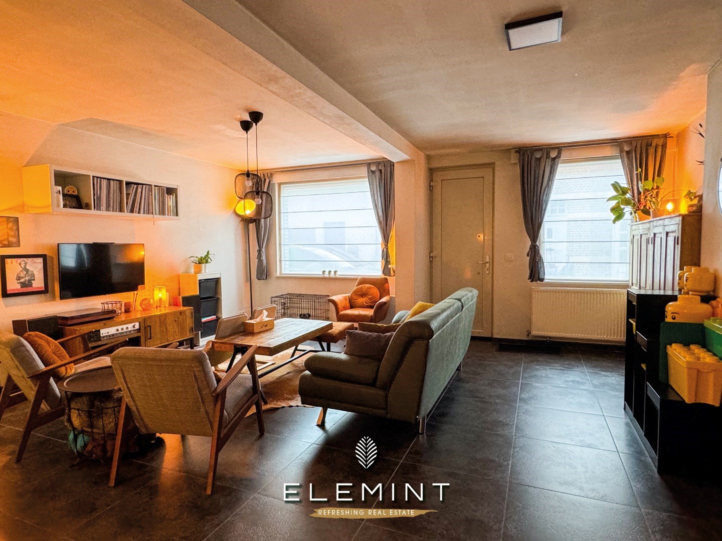 Gezinswoning met aanpalende magazijn en mooie tuin 