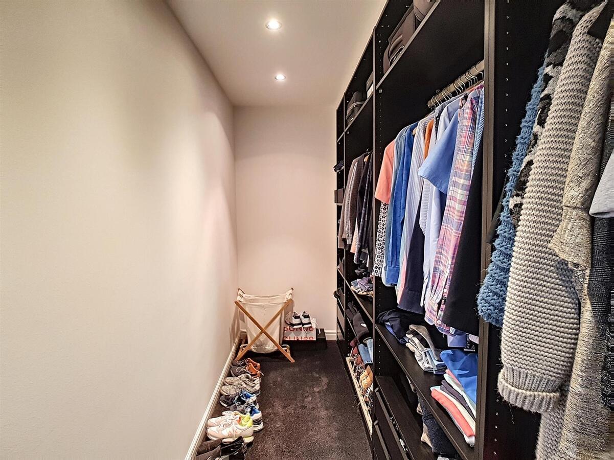 Zeer knappe woning met handelsgelijklvoers en ruime opslagplaatsen/multifunctionele ruimtes - Knokke 