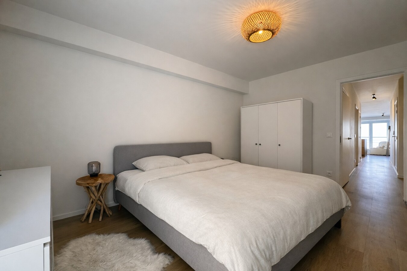 Gerenoveerd 2-slaapkamerappartement met frontaal ZEEZICHT op de Zeedijk te Heist. 