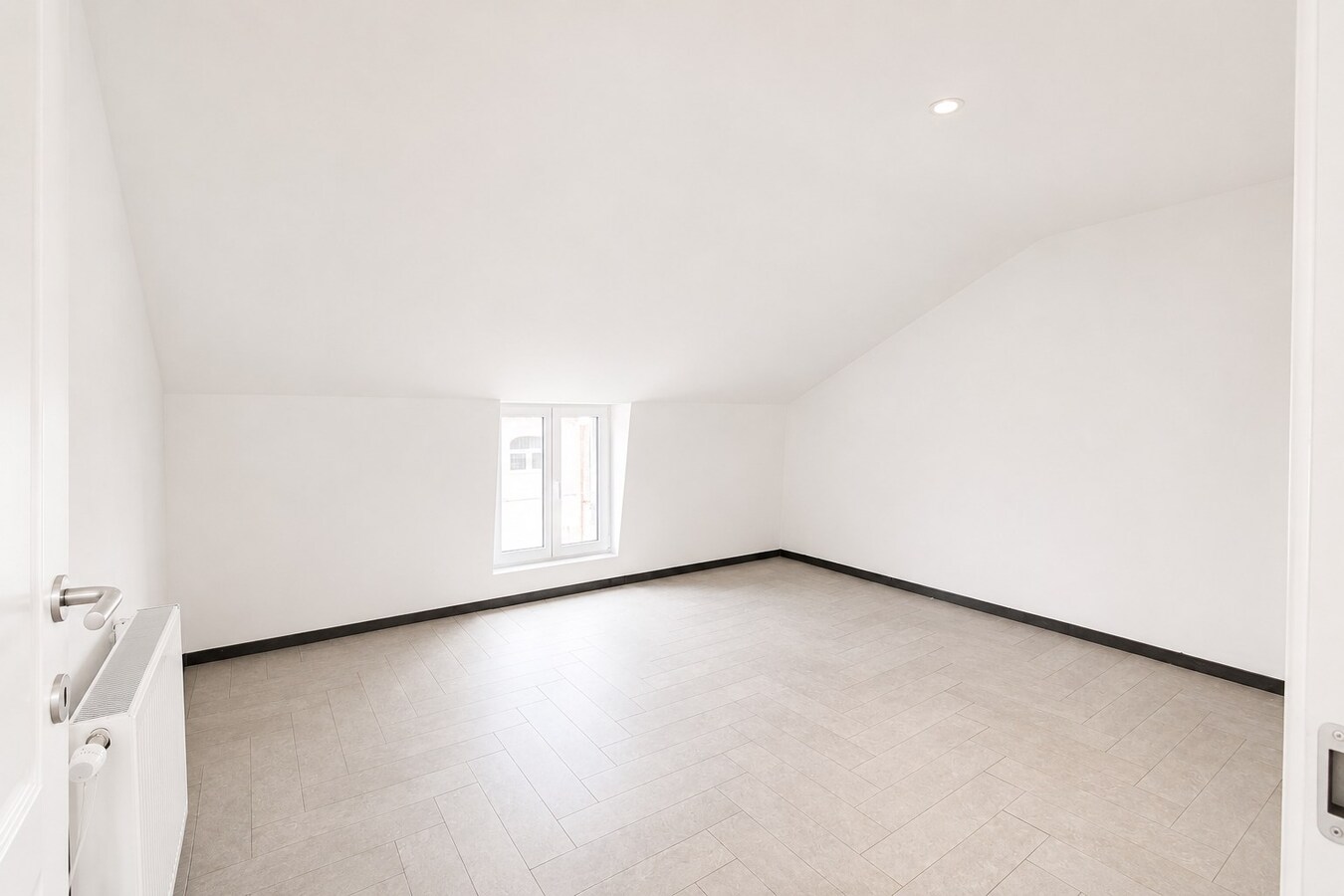 Instapklare gezinswoning met 4 slaapkamers, 2 badkamers, zonnige zuidwestgerichte tuin en EPC-label C in hartje Sint-Niklaas! 