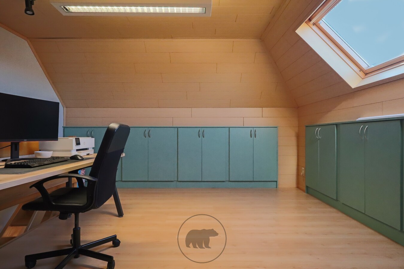 Instapklare en voortreffelijke gezinswoning, zuidgerichte tuin en 4 garageboxen 