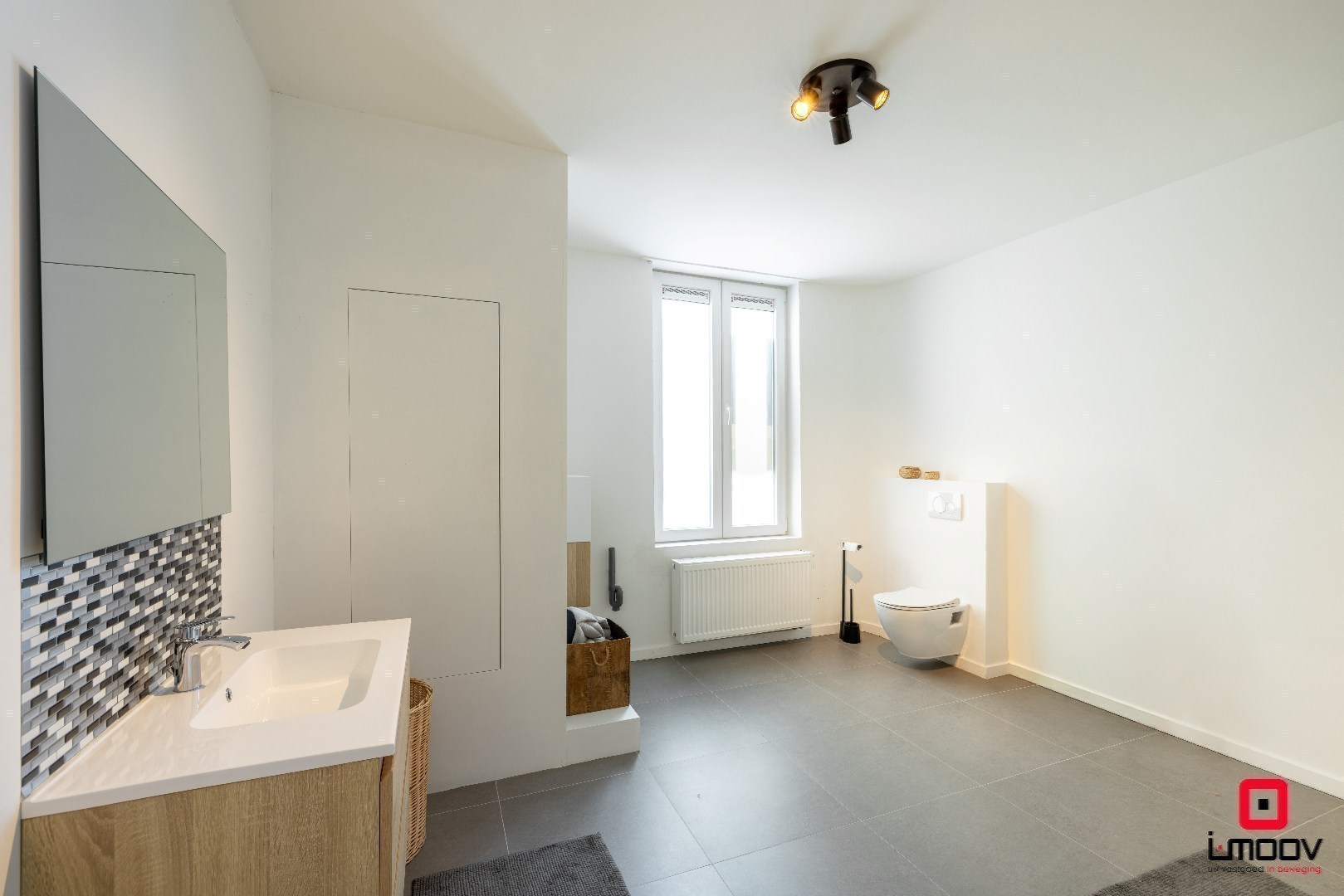 Volledig gerenoveerde stadswoning met flexibele indeling nabij Gent-Sint-Pieters 