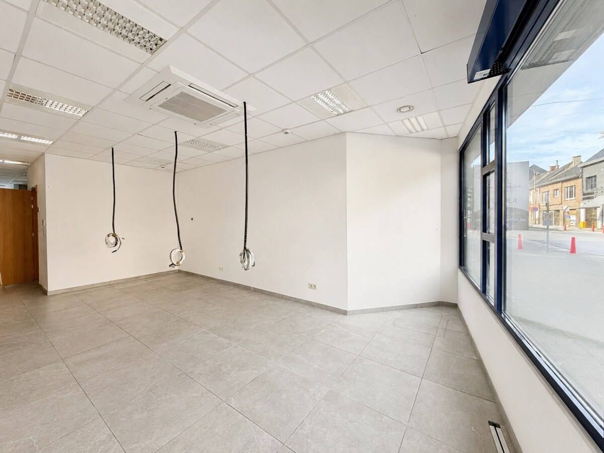 À Dottignies : surface commerciale modulable de ±116 m² avec jardin et excellente visibilité ! 