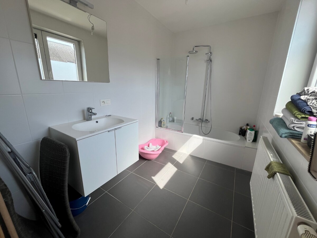 Aangenaam 1-slpk-appartement met terras en garage. 