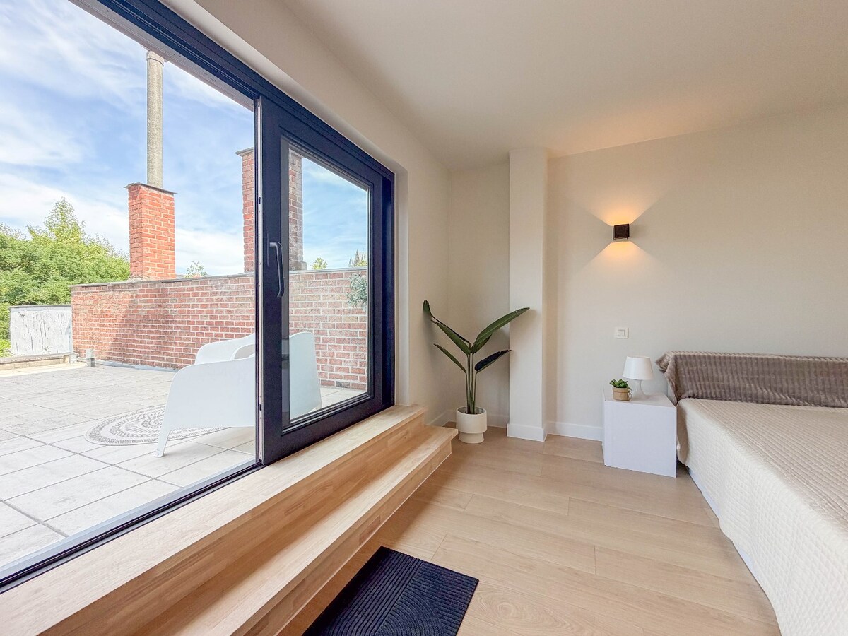 TOPPER ! Appartement op topligging met groot terras van maar liefst 30 m2 ! *** NONO INSPIRED *** 