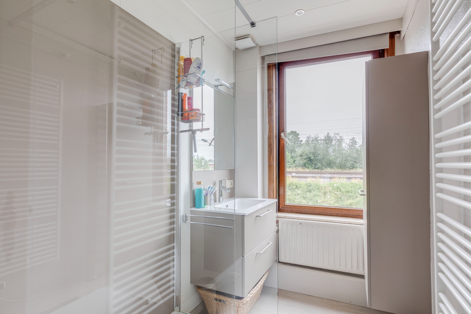 Prachtige ruime burgerwoning met 4 slaapkamers en mogelijkheid tot woon-werkcombinatie! 