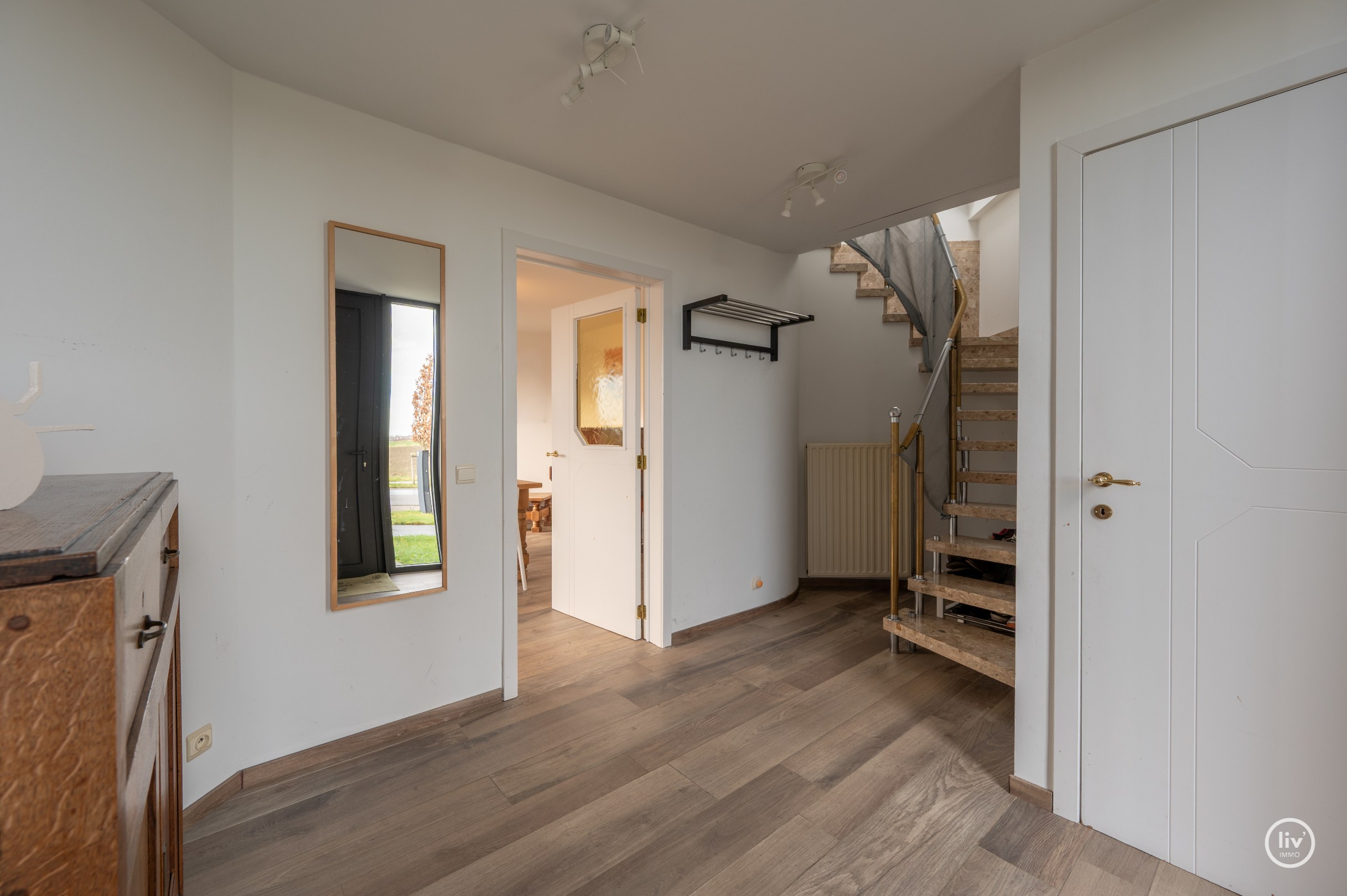 Centrale gelegen villa gelegen op een boogscheut van Knokke Centrum met ruim perceel (ideaal in combinatie met een commerciële activiteit) 