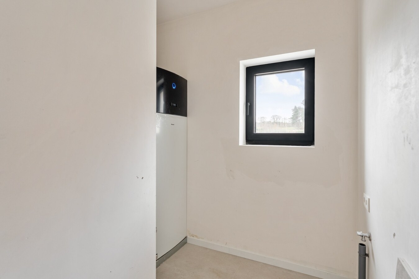 Exclusieve halfvrijstaande woning te koop na transformatie van bestaande hoeve naar 2 BEN-woningen! 