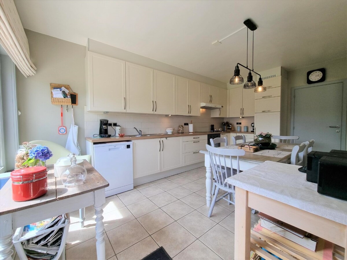 Ruime woning gelegen in een zeer rustige, residentiële woonwijk te Knokke-Heist 