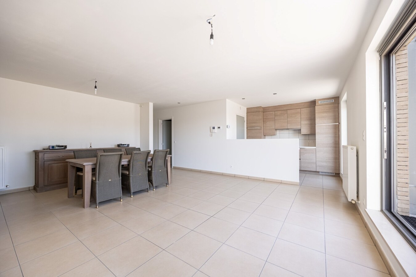 Recent energiezuinig appartement met 2 slpk. en zeer ruim terras te Niel! 