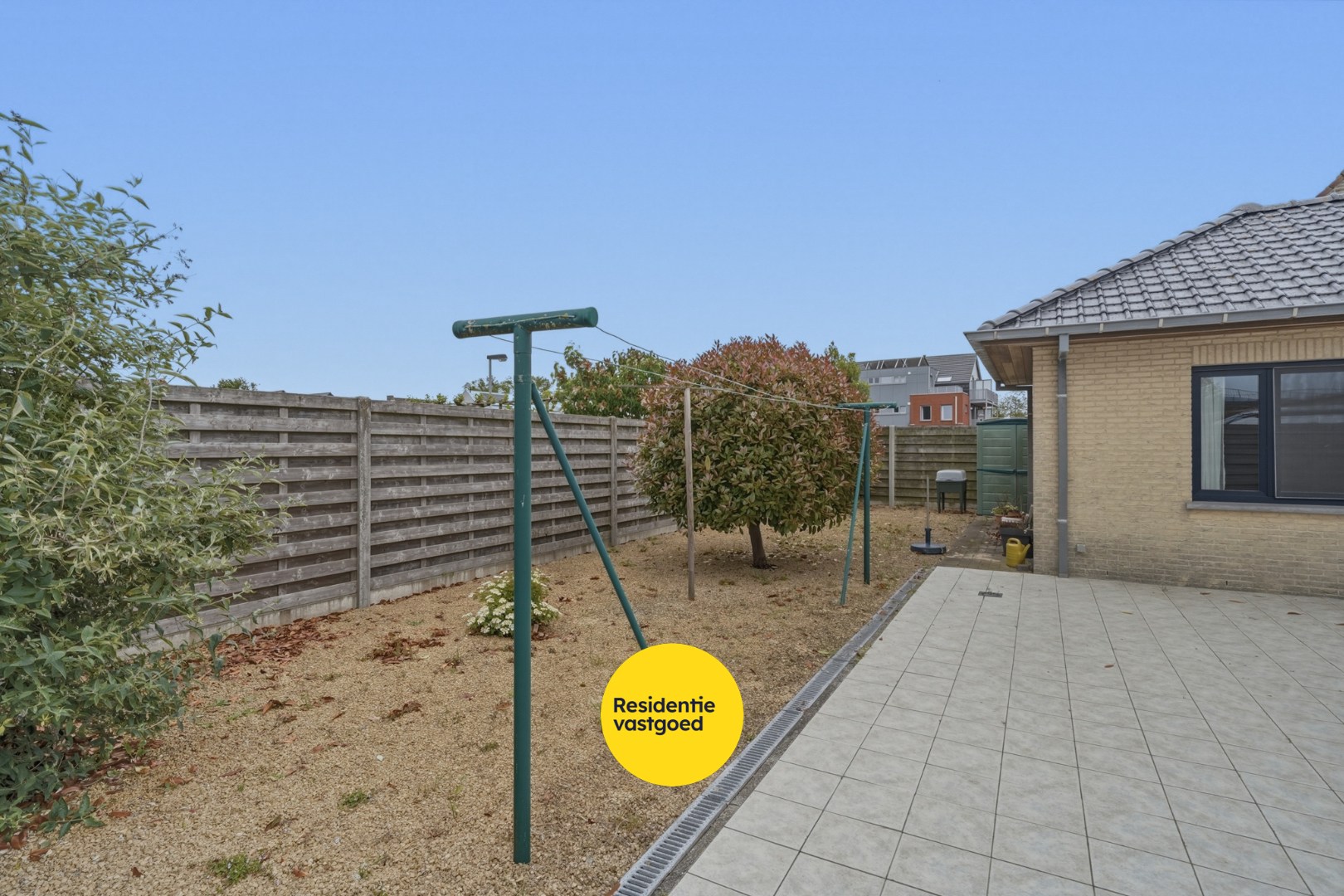 Verzorgde alleenstaande bungalow met tuin, garage en groot terras in het rustige Ettelgem 