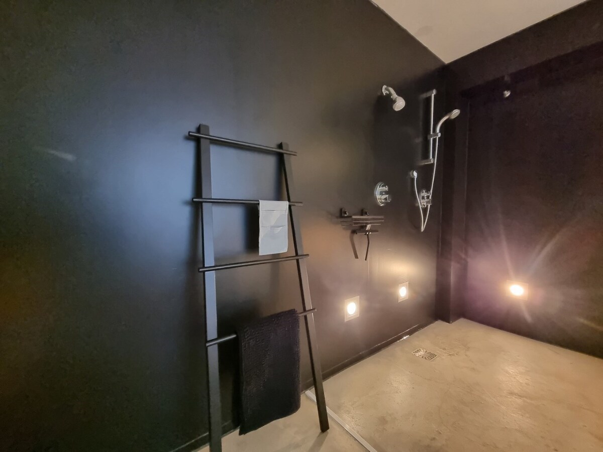 Uitzonderlijk appartement/loft op de zeedijk van Heist (271 m² bew. opp!!) 