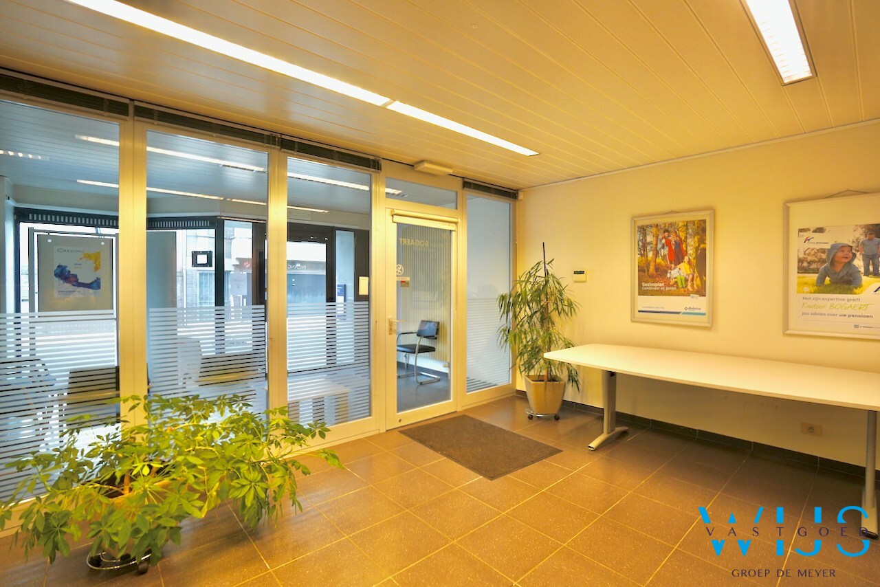 Volwaardig handelspand te Oosteeklo ! 