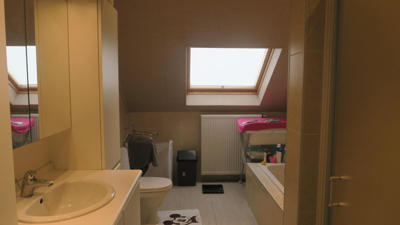 Recente halfopen woning (2012) in rustige woonwijk 
