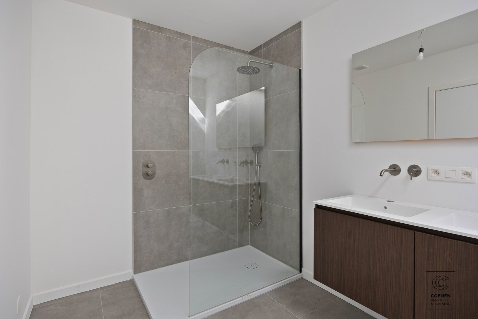 Prachtig, volledig gerenoveerde woning met 3 slaapkamers op een toplocatie te Turnhout! 