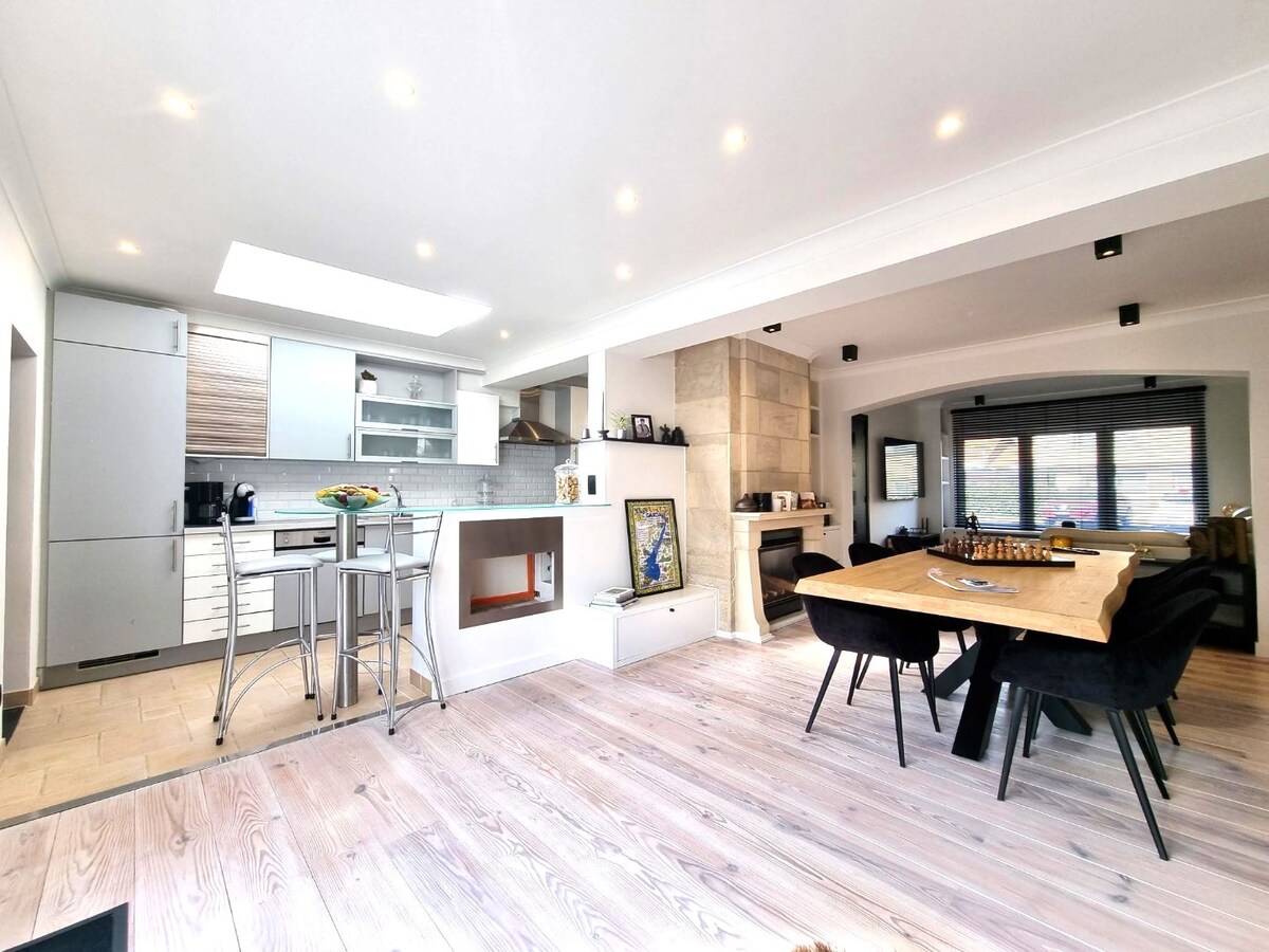 Zeer aangename woning met dubbele parking en mooi terras te Heist 