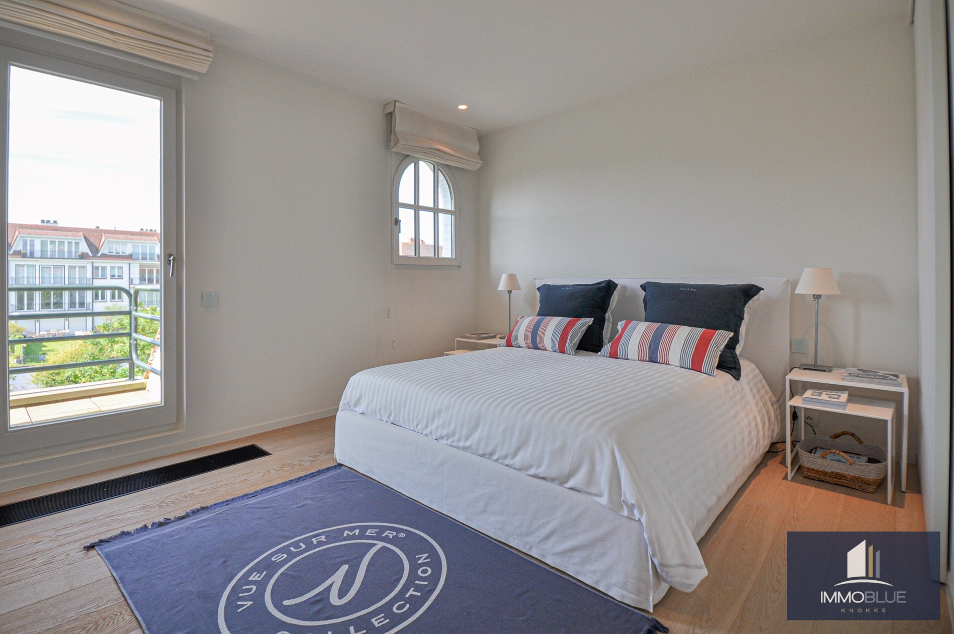 "Sublime appartement d'angle avec de spacieuses terrasses situé dans le prestigieux domaine Tennis Garden." 